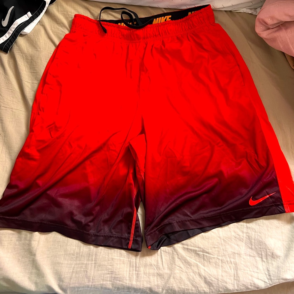 Nike gradient training shorts red size L